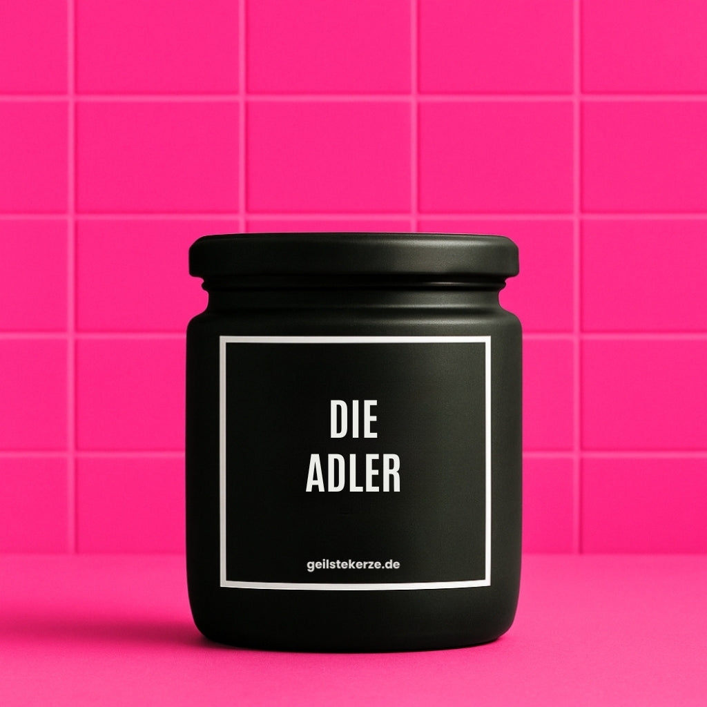 Duftkerze mit Spruch von geilstekerze ist der neue Geschenketrend. Diese witzige Kerze Vegane Bio-Kerze mit Spruch – DIE ADLER brennt mega lange sagenhafte 80 Stunde, hochwertige ätherische Öle schaffen beste Duftverteilung. Mit 1400 lustigen Sprüchen perfekt zum Verschenken. Handgemacht in Deutschland von geilstekerze.de -Die beste Duftkerze die du kaufen kannst.