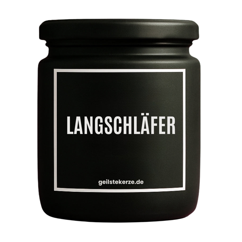 Duftkerze mit Spruch von geilstekerze ist der neue Geschenketrend. Diese witzige Kerze Vegane Bio-Kerze mit Spruch – LANGSCHLÄFER brennt mega lange sagenhafte 80 Stunde, hochwertige ätherische Öle schaffen beste Duftverteilung. Mit 1400 lustigen Sprüchen perfekt zum Verschenken. Handgemacht in Deutschland von geilstekerze.de -Die beste Duftkerze die du kaufen kannst.