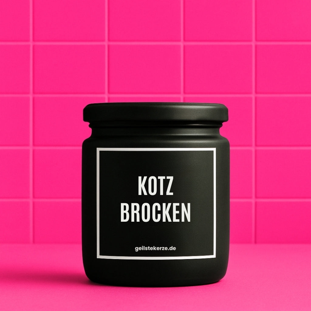 Duftkerze mit Spruch von geilstekerze ist der neue Geschenketrend. Diese witzige Kerze Vegane Bio-Kerze mit Spruch – KOTZBROCKEN brennt mega lange sagenhafte 80 Stunde, hochwertige ätherische Öle schaffen beste Duftverteilung. Mit 1400 lustigen Sprüchen perfekt zum Verschenken. Handgemacht in Deutschland von geilstekerze.de -Die beste Duftkerze die du kaufen kannst.
