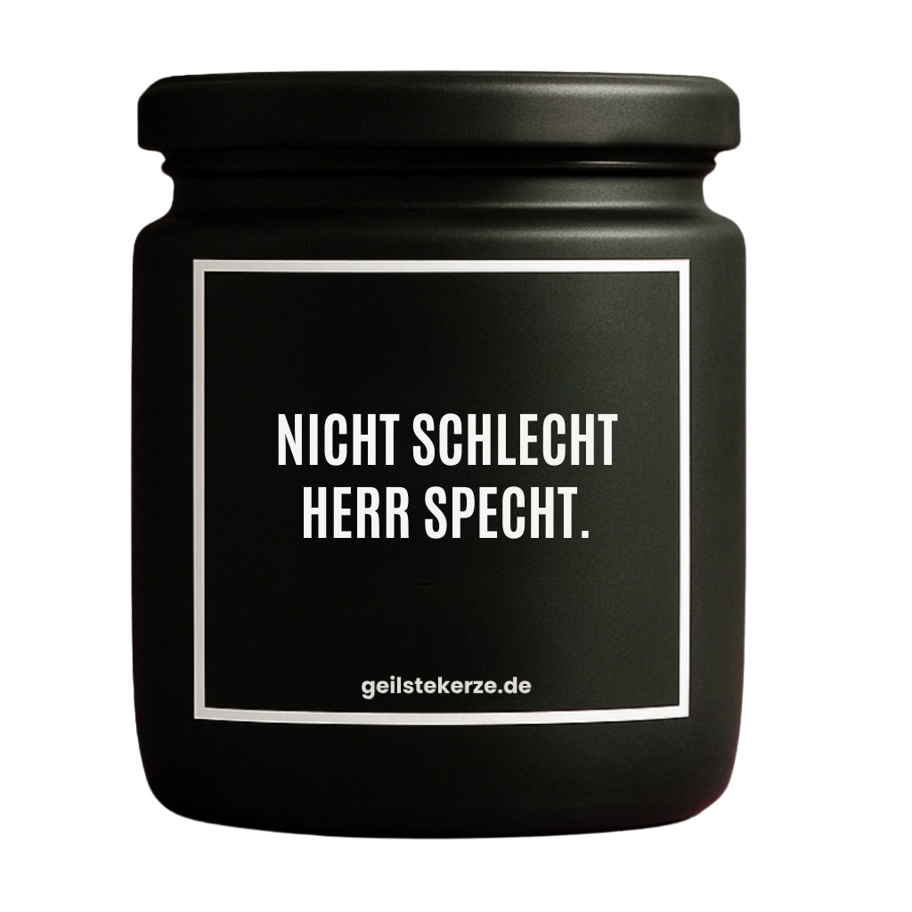 Erste von künstlicher Intelligenz kreierte Vegane Bio-Kerze mit Spruch – NICHT SCHLECHT HERR SPECHT. Mega lange Brenndauer von 80 Stunde, hochwertige ätherische Öle schaffen beste Duftverteilung. Mit 1400 lustigen Sprüchen perfekt zum Verschenken. Handgemacht in Deutschland von geilstekerze.de -Die beste Duftkerze die du kaufen kannst.