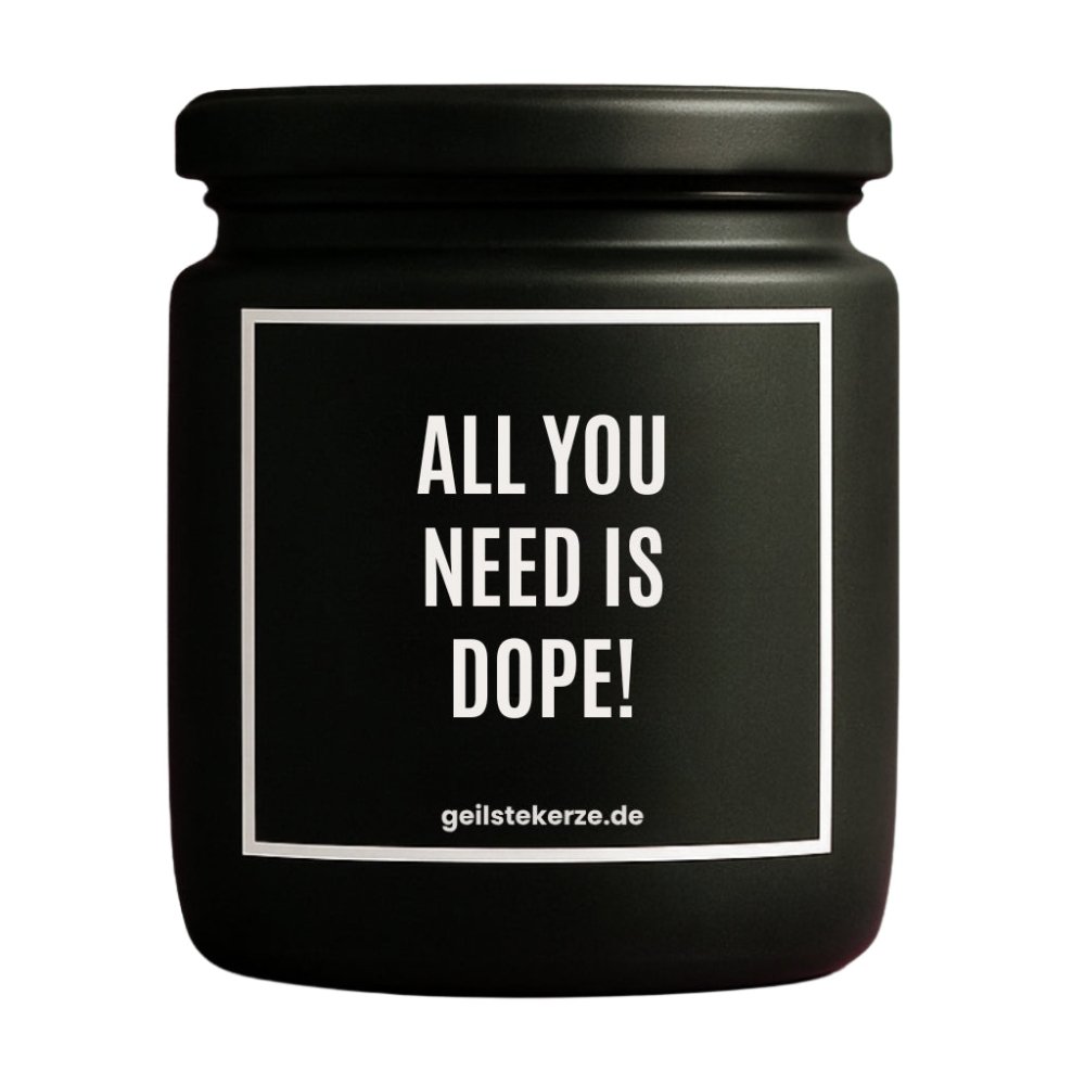 Duftkerze mit Spruch von geilstekerze ist der neue Geschenketrend. Diese witzige Kerze Vegane Bio-Kerze mit Spruch – ALL YOU NEED IS DOPE! brennt mega lange sagenhafte 80 Stunde, hochwertige ätherische Öle schaffen beste Duftverteilung. Mit 1400 lustigen Sprüchen perfekt zum Verschenken. Handgemacht in Deutschland von geilstekerze.de -Die beste Duftkerze die du kaufen kannst.