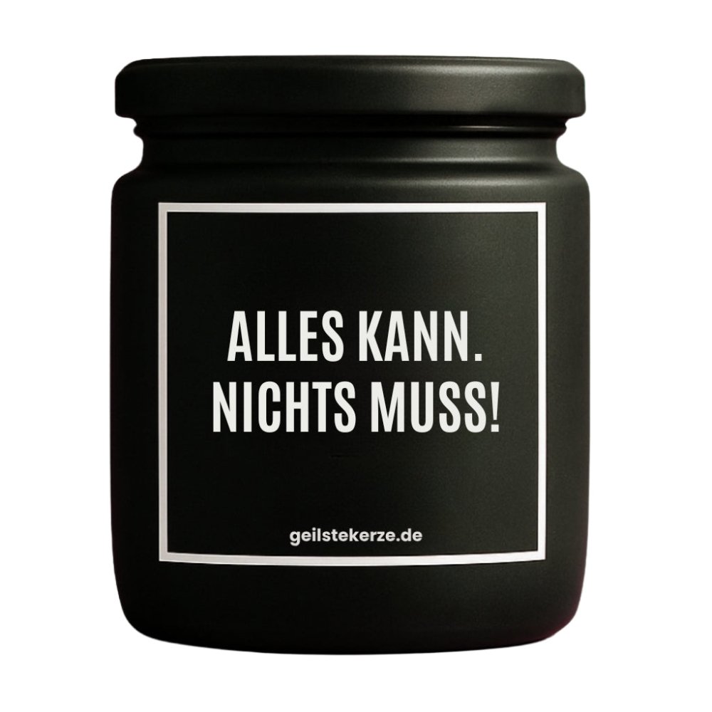 Duftkerze mit Spruch von geilstekerze ist der neue Geschenketrend. Diese witzige Kerze Vegane Bio-Kerze mit Spruch – ALLES KANN. NICHTS MUSS! brennt mega lange sagenhafte 80 Stunde, hochwertige ätherische Öle schaffen beste Duftverteilung. Mit 1400 lustigen Sprüchen perfekt zum Verschenken. Handgemacht in Deutschland von geilstekerze.de -Die beste Duftkerze die du kaufen kannst.