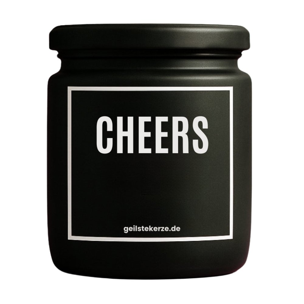 Duftkerze mit Spruch von geilstekerze ist der neue Geschenketrend. Diese witzige Kerze Vegane Bio-Kerze mit Spruch – CHEERS brennt mega lange sagenhafte 80 Stunde, hochwertige ätherische Öle schaffen beste Duftverteilung. Mit 1400 lustigen Sprüchen perfekt zum Verschenken. Handgemacht in Deutschland von geilstekerze.de -Die beste Duftkerze die du kaufen kannst.