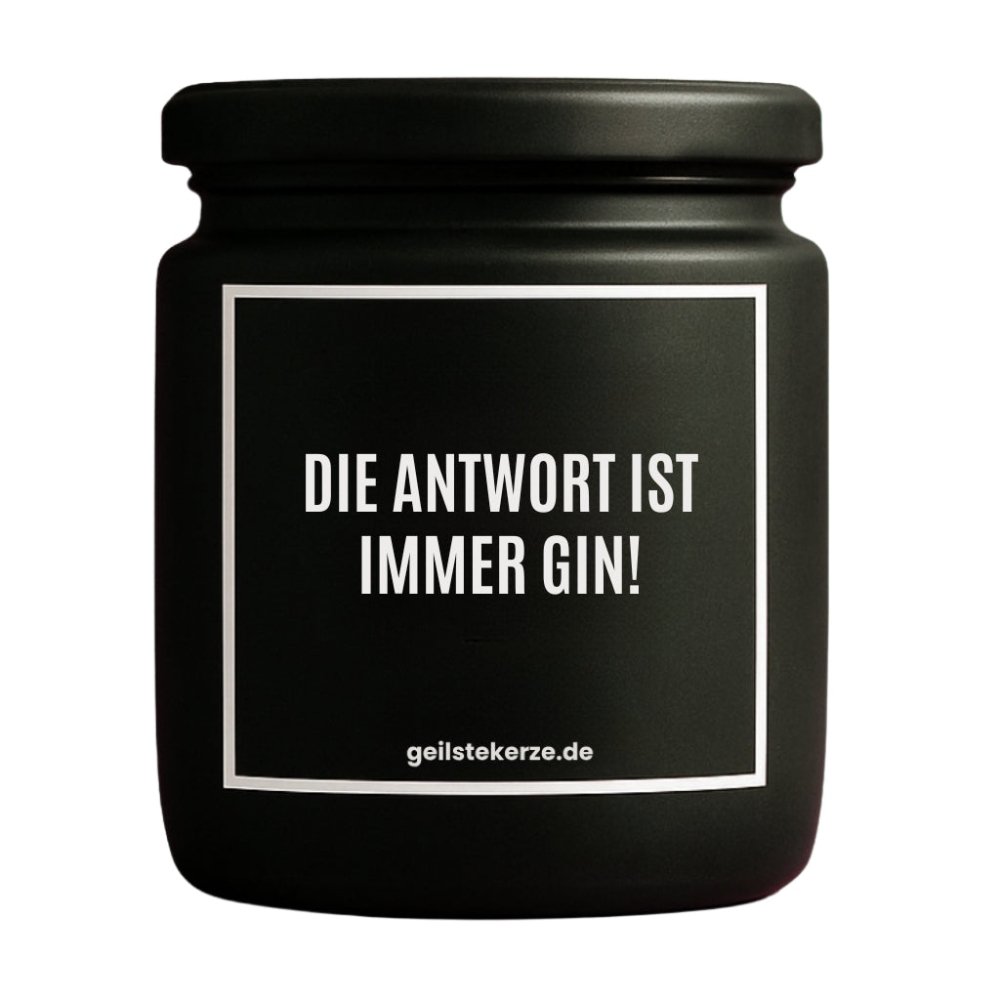 Duftkerze mit Spruch von geilstekerze ist der neue Geschenketrend. Diese witzige Kerze Vegane Bio-Kerze mit Spruch – DIE ANTWORT IST IMMER GIN! brennt mega lange sagenhafte 80 Stunde, hochwertige ätherische Öle schaffen beste Duftverteilung. Mit 1400 lustigen Sprüchen perfekt zum Verschenken. Handgemacht in Deutschland von geilstekerze.de -Die beste Duftkerze die du kaufen kannst.