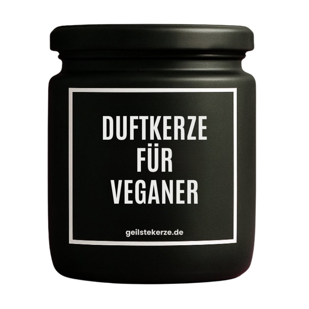Duftkerze mit Spruch von geilstekerze ist der neue Geschenketrend. Diese witzige Kerze Vegane Bio-Kerze mit Spruch – DUFTKERZE FÜR VEGANER brennt mega lange sagenhafte 80 Stunde, hochwertige ätherische Öle schaffen beste Duftverteilung. Mit 1400 lustigen Sprüchen perfekt zum Verschenken. Handgemacht in Deutschland von geilstekerze.de -Die beste Duftkerze die du kaufen kannst.