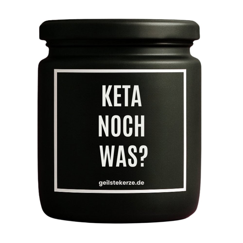 Duftkerze mit Spruch von geilstekerze ist der neue Geschenketrend. Diese witzige Kerze Vegane Bio-Kerze mit Spruch – Duftkerze I KETA NOCH WAS? brennt mega lange sagenhafte 80 Stunde, hochwertige ätherische Öle schaffen beste Duftverteilung. Mit 1400 lustigen Sprüchen perfekt zum Verschenken. Handgemacht in Deutschland von geilstekerze.de -Die beste Duftkerze die du kaufen kannst.