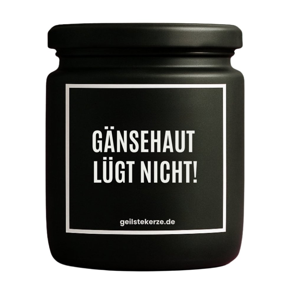 Duftkerze mit Spruch von geilstekerze ist der neue Geschenketrend. Diese witzige Kerze Vegane Bio-Kerze mit Spruch – GÄNSEHAUT LÜGT NICHT! brennt mega lange sagenhafte 80 Stunde, hochwertige ätherische Öle schaffen beste Duftverteilung. Mit 1400 lustigen Sprüchen perfekt zum Verschenken. Handgemacht in Deutschland von geilstekerze.de -Die beste Duftkerze die du kaufen kannst.