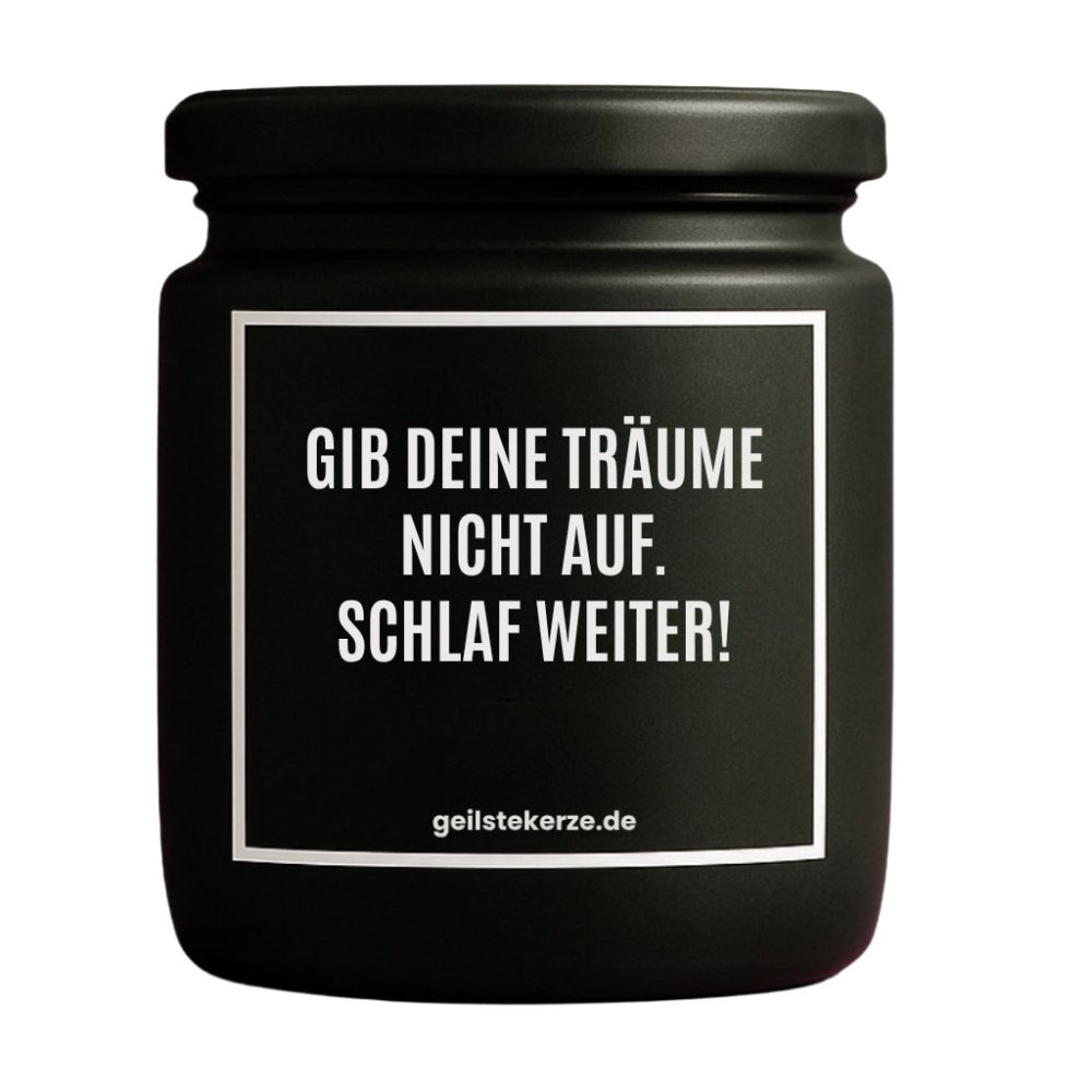 Duftkerze mit Spruch von geilstekerze ist der neue Geschenketrend. Diese witzige Kerze Vegane Bio-Kerze mit Spruch – GIB DEINE TRÄUME NICHT AUF. SCHLAF WEITER! brennt mega lange sagenhafte 80 Stunde, hochwertige ätherische Öle schaffen beste Duftverteilung. Mit 1400 lustigen Sprüchen perfekt zum Verschenken. Handgemacht in Deutschland von geilstekerze.de -Die beste Duftkerze die du kaufen kannst.