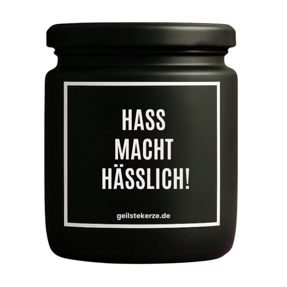 Duftkerze mit Spruch von geilstekerze ist der neue Geschenketrend. Diese witzige Kerze Vegane Bio-Kerze mit Spruch – HASS MACHT HÄSSLICH! brennt mega lange sagenhafte 80 Stunde, hochwertige ätherische Öle schaffen beste Duftverteilung. Mit 1400 lustigen Sprüchen perfekt zum Verschenken. Handgemacht in Deutschland von geilstekerze.de -Die beste Duftkerze die du kaufen kannst.