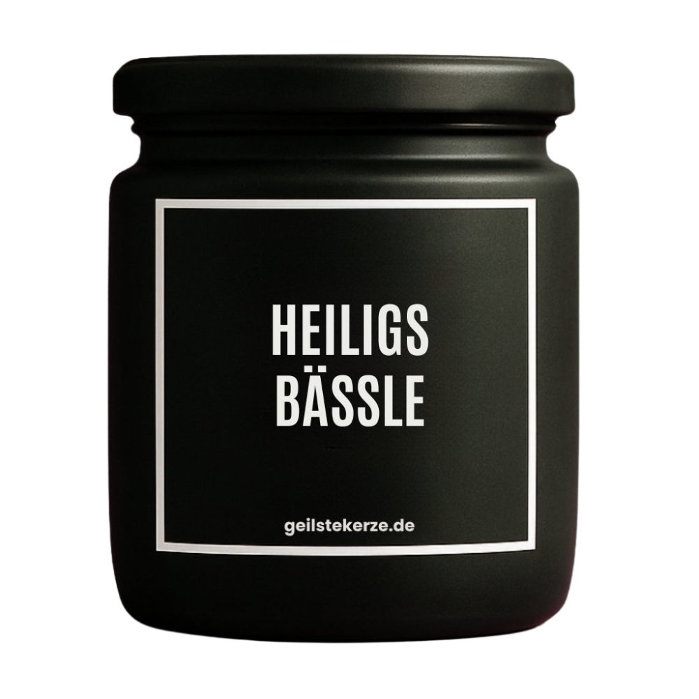 Duftkerze mit Spruch von geilstekerze ist der neue Geschenketrend. Diese witzige Kerze Vegane Bio-Kerze mit Spruch – HEILIGS BÄSSLE brennt mega lange sagenhafte 80 Stunde, hochwertige ätherische Öle schaffen beste Duftverteilung. Mit 1400 lustigen Sprüchen perfekt zum Verschenken. Handgemacht in Deutschland von geilstekerze.de -Die beste Duftkerze die du kaufen kannst.