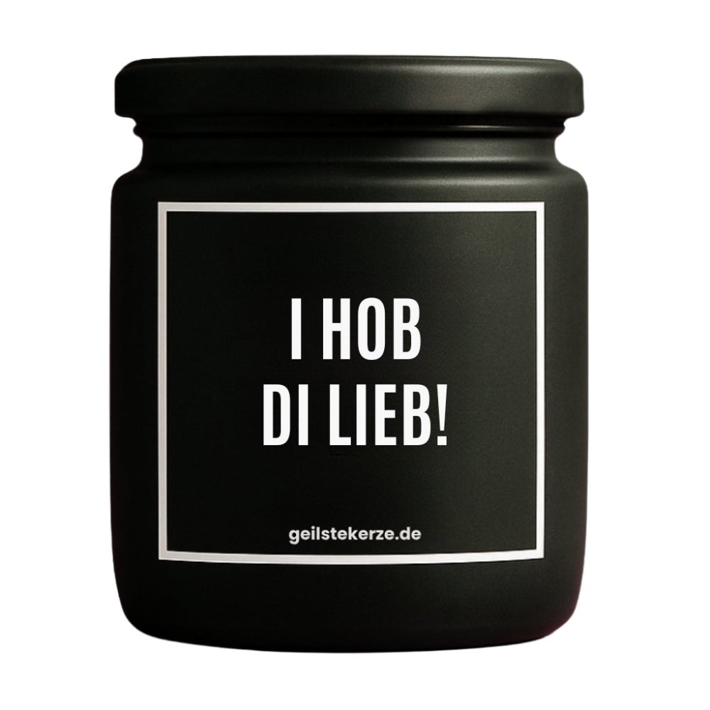Duftkerze mit Spruch von geilstekerze ist der neue Geschenketrend. Diese witzige Kerze Vegane Bio-Kerze mit Spruch – I HOB DI LIEB! brennt mega lange sagenhafte 80 Stunde, hochwertige ätherische Öle schaffen beste Duftverteilung. Mit 1400 lustigen Sprüchen perfekt zum Verschenken. Handgemacht in Deutschland von geilstekerze.de -Die beste Duftkerze die du kaufen kannst.