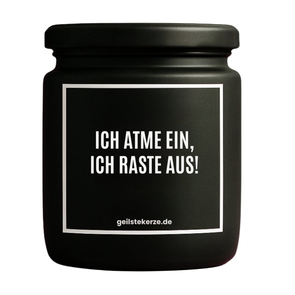 Duftkerze mit Spruch von geilstekerze ist der neue Geschenketrend. Diese witzige Kerze Vegane Bio-Kerze mit Spruch – ICH ATME EIN, ICH RASTE AUS! brennt mega lange sagenhafte 80 Stunde, hochwertige ätherische Öle schaffen beste Duftverteilung. Mit 1400 lustigen Sprüchen perfekt zum Verschenken. Handgemacht in Deutschland von geilstekerze.de -Die beste Duftkerze die du kaufen kannst.