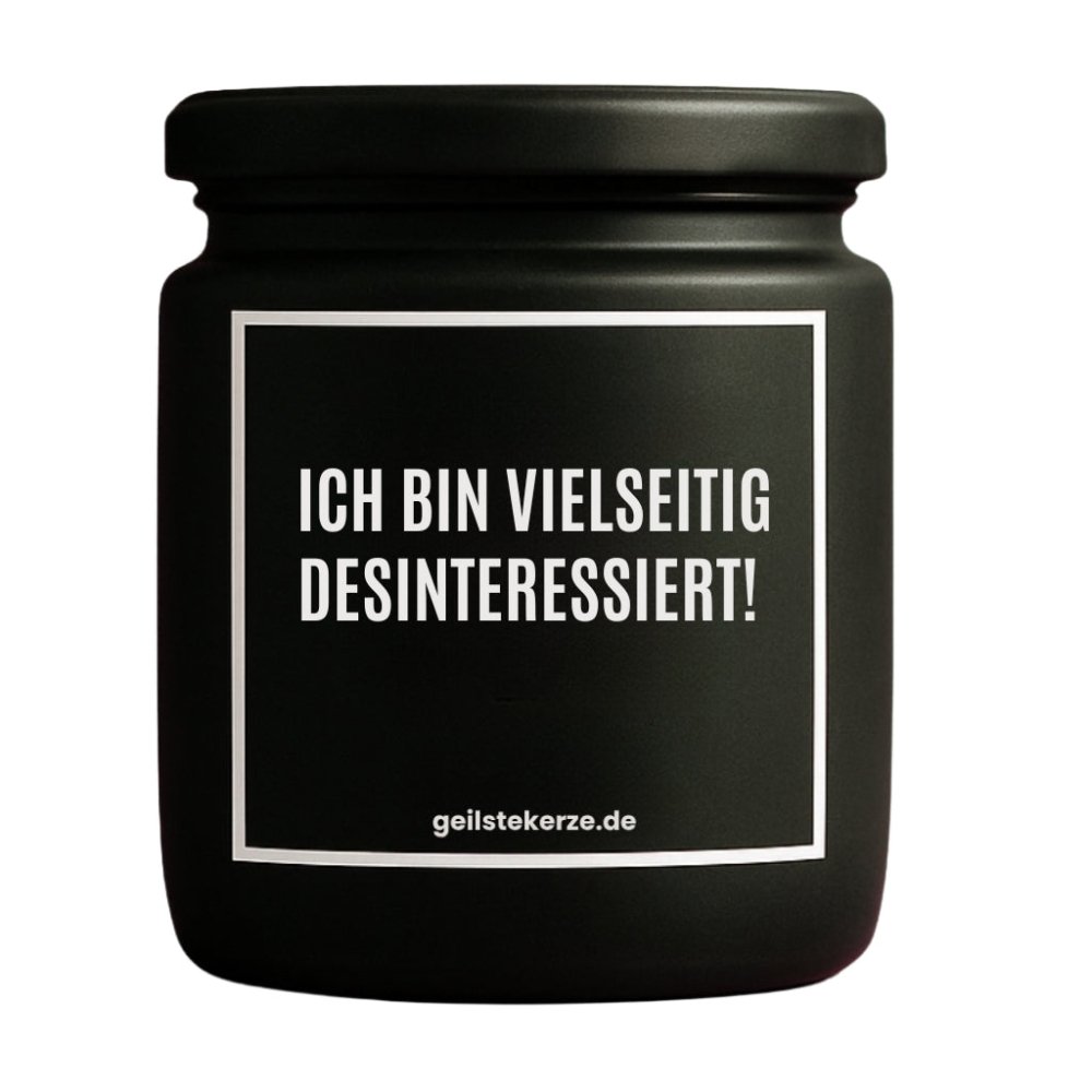 Duftkerze mit Spruch von geilstekerze ist der neue Geschenketrend. Diese witzige Kerze Vegane Bio-Kerze mit Spruch – ICH BIN VIELSEITIG DESINTERESSIERT! brennt mega lange sagenhafte 80 Stunde, hochwertige ätherische Öle schaffen beste Duftverteilung. Mit 1400 lustigen Sprüchen perfekt zum Verschenken. Handgemacht in Deutschland von geilstekerze.de -Die beste Duftkerze die du kaufen kannst.