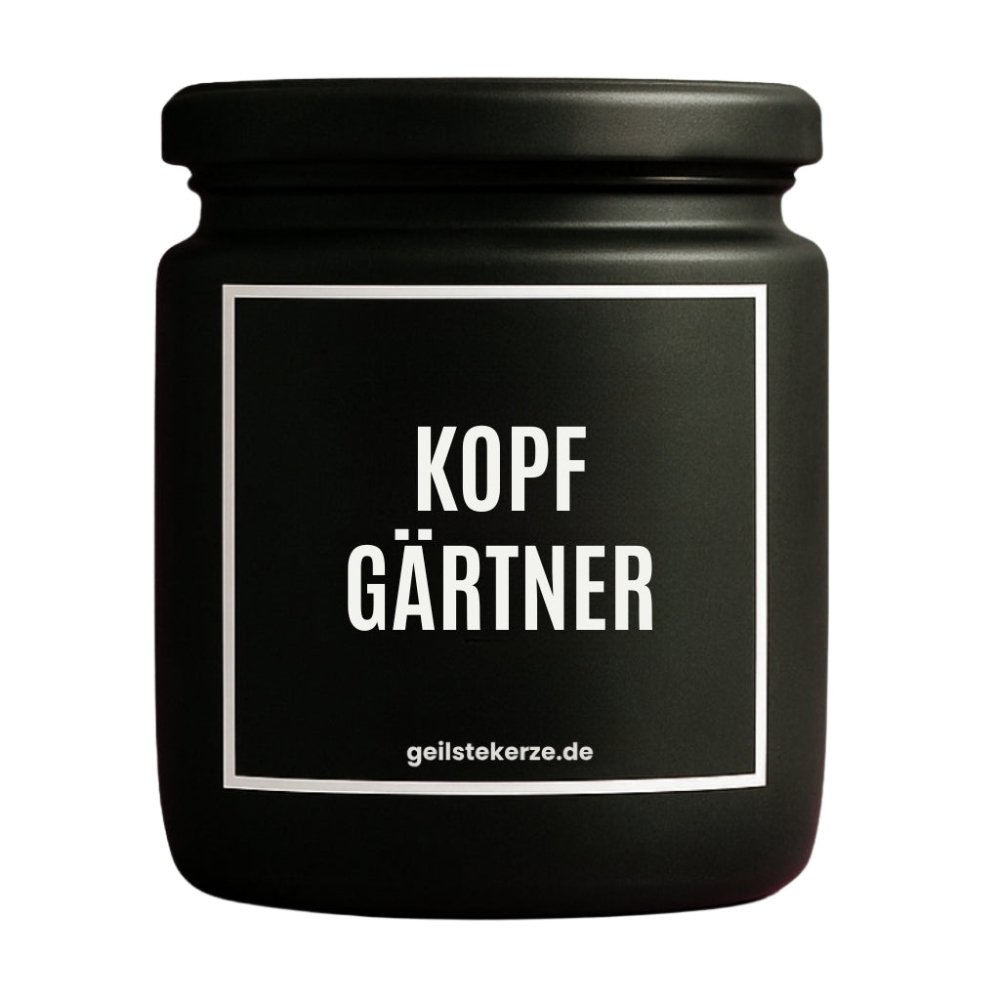 Duftkerze mit Spruch von geilstekerze ist der neue Geschenketrend. Diese witzige Kerze Vegane Bio-Kerze mit Spruch – KOPFGÄRTNER brennt mega lange sagenhafte 80 Stunde, hochwertige ätherische Öle schaffen beste Duftverteilung. Mit 1400 lustigen Sprüchen perfekt zum Verschenken. Handgemacht in Deutschland von geilstekerze.de -Die beste Duftkerze die du kaufen kannst.