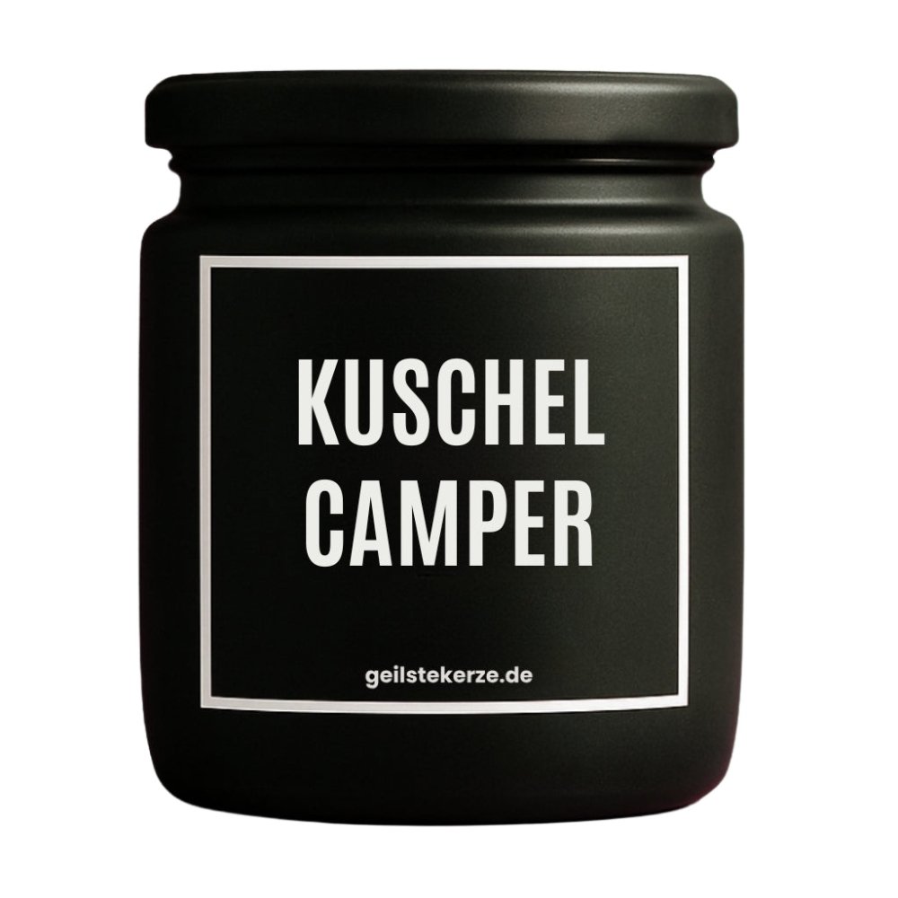 Duftkerze mit Spruch von geilstekerze ist der neue Geschenketrend. Diese witzige Kerze Vegane Bio-Kerze mit Spruch – KUSCHEL CAMPER brennt mega lange sagenhafte 80 Stunde, hochwertige ätherische Öle schaffen beste Duftverteilung. Mit 1400 lustigen Sprüchen perfekt zum Verschenken. Handgemacht in Deutschland von geilstekerze.de -Die beste Duftkerze die du kaufen kannst.