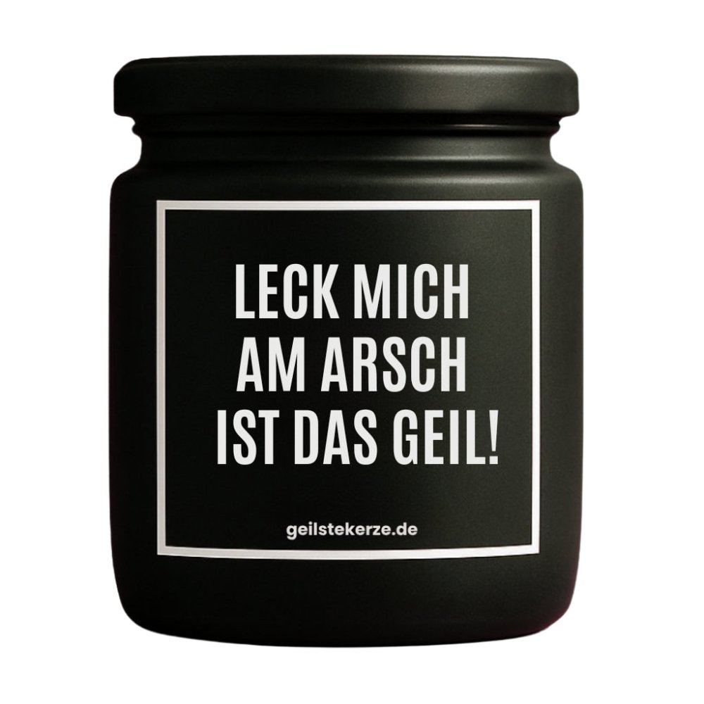 Duftkerze mit Spruch von geilstekerze ist der neue Geschenketrend. Diese witzige Kerze Vegane Bio-Kerze mit Spruch – LECK MICH AM ARSCH IST DAS GEIL! brennt mega lange sagenhafte 80 Stunde, hochwertige ätherische Öle schaffen beste Duftverteilung. Mit 1400 lustigen Sprüchen perfekt zum Verschenken. Handgemacht in Deutschland von geilstekerze.de -Die beste Duftkerze die du kaufen kannst.