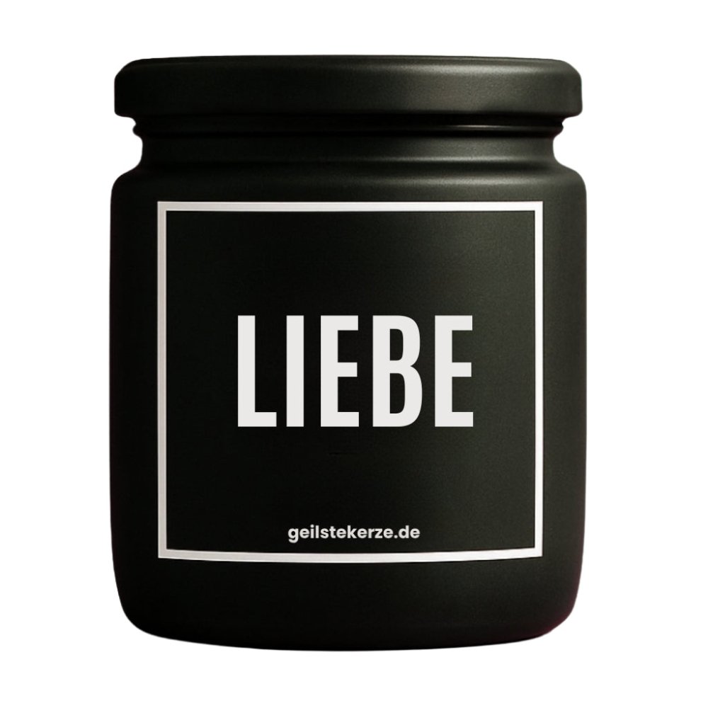 Duftkerze mit Spruch von geilstekerze ist der neue Geschenketrend. Diese witzige Kerze Vegane Bio-Kerze mit Spruch – LIEBE brennt mega lange sagenhafte 80 Stunde, hochwertige ätherische Öle schaffen beste Duftverteilung. Mit 1400 lustigen Sprüchen perfekt zum Verschenken. Handgemacht in Deutschland von geilstekerze.de -Die beste Duftkerze die du kaufen kannst.