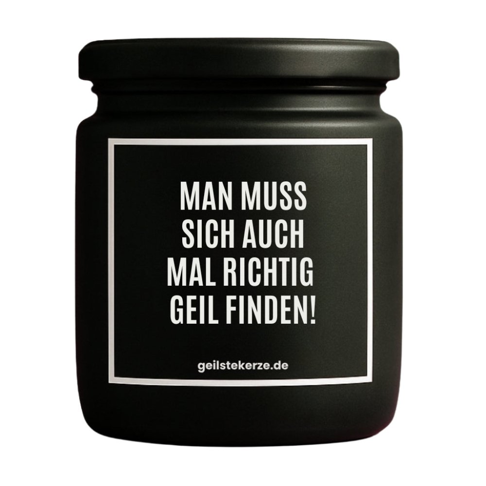 Duftkerze mit Spruch von geilstekerze ist der neue Geschenketrend. Diese witzige Kerze Vegane Bio-Kerze mit Spruch – MAN MUSS SICH AUCH MAL RICHTIG GEIL FINDEN! brennt mega lange sagenhafte 80 Stunde, hochwertige ätherische Öle schaffen beste Duftverteilung. Mit 1400 lustigen Sprüchen perfekt zum Verschenken. Handgemacht in Deutschland von geilstekerze.de -Die beste Duftkerze die du kaufen kannst.