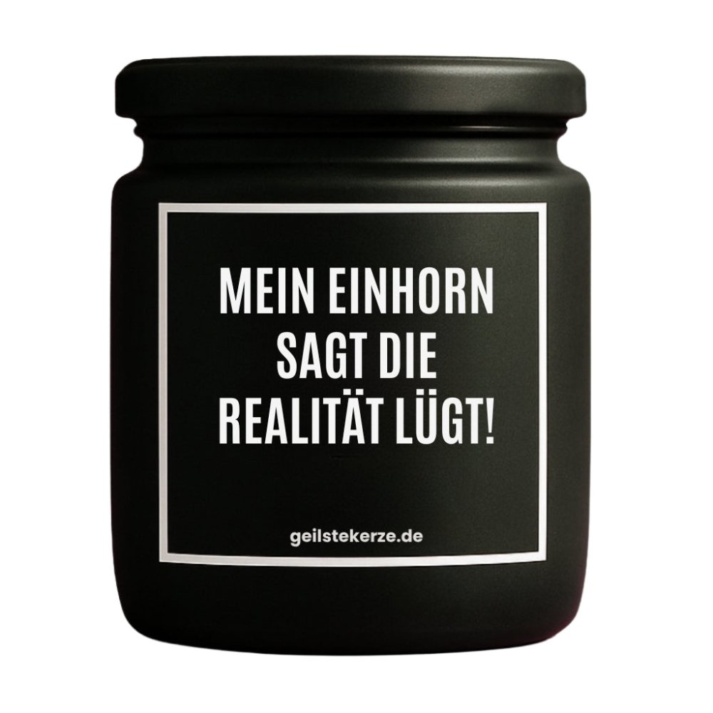 Duftkerze mit Spruch von geilstekerze ist der neue Geschenketrend. Diese witzige Kerze Vegane Bio-Kerze mit Spruch – MEIN EINHORN SAGT DIE REALITÄT LÜGT! brennt mega lange sagenhafte 80 Stunde, hochwertige ätherische Öle schaffen beste Duftverteilung. Mit 1400 lustigen Sprüchen perfekt zum Verschenken. Handgemacht in Deutschland von geilstekerze.de -Die beste Duftkerze die du kaufen kannst.