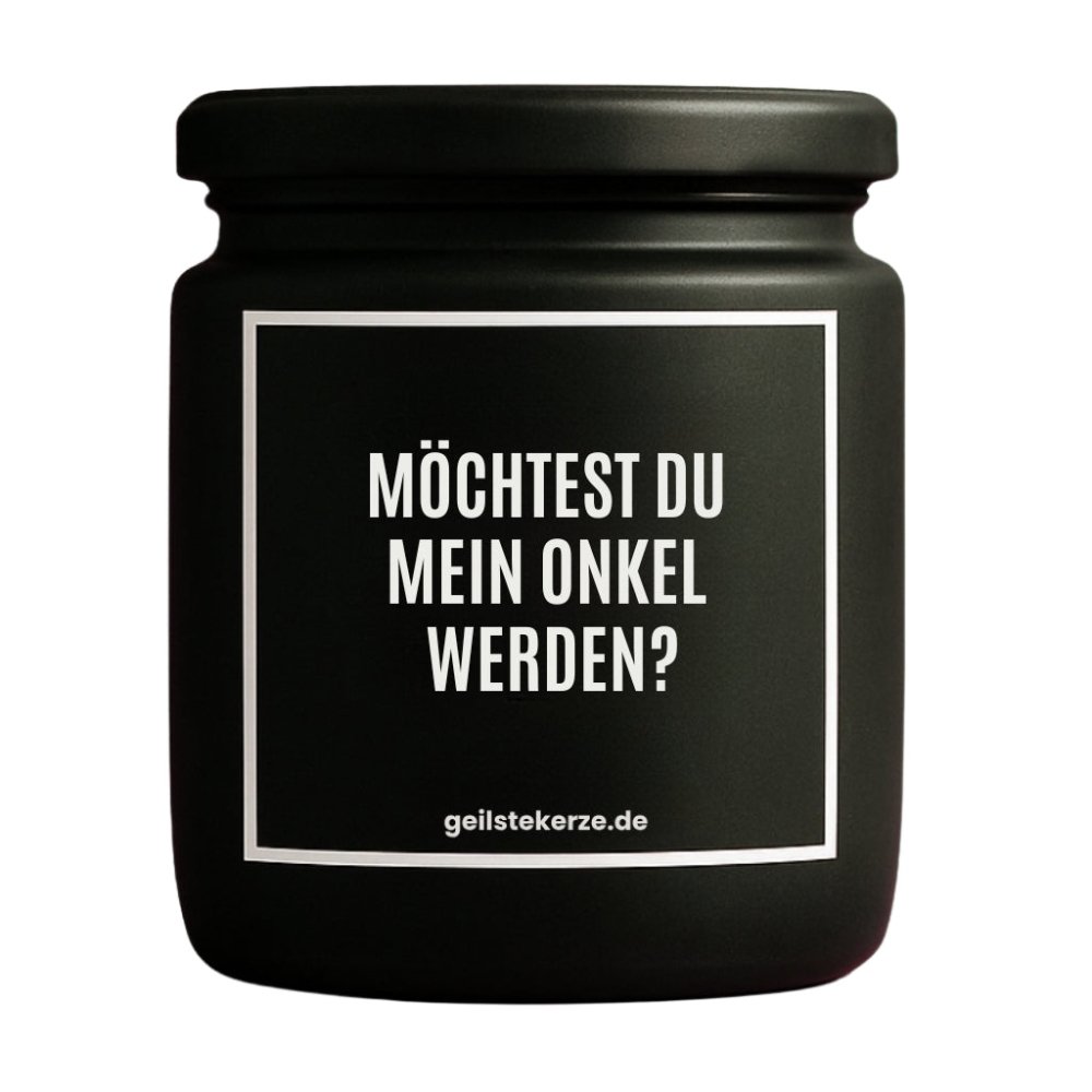 Duftkerze mit Spruch von geilstekerze ist der neue Geschenketrend. Diese witzige Kerze Vegane Bio-Kerze mit Spruch – MÖCHTEST DU MEIN ONKEL WERDEN? brennt mega lange sagenhafte 80 Stunde, hochwertige ätherische Öle schaffen beste Duftverteilung. Mit 1400 lustigen Sprüchen perfekt zum Verschenken. Handgemacht in Deutschland von geilstekerze.de -Die beste Duftkerze die du kaufen kannst.