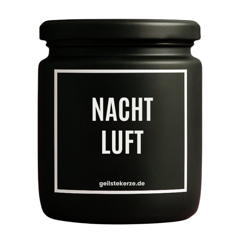 Duftkerze mit Spruch von geilstekerze ist der neue Geschenketrend. Diese witzige Kerze Vegane Bio-Kerze mit Spruch – NACHTLUFT brennt mega lange sagenhafte 80 Stunde, hochwertige ätherische Öle schaffen beste Duftverteilung. Mit 1400 lustigen Sprüchen perfekt zum Verschenken. Handgemacht in Deutschland von geilstekerze.de -Die beste Duftkerze die du kaufen kannst.