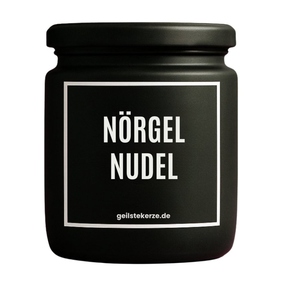 Duftkerze mit Spruch von geilstekerze ist der neue Geschenketrend. Diese witzige Kerze Vegane Bio-Kerze mit Spruch – NÖRGELNUDEL brennt mega lange sagenhafte 80 Stunde, hochwertige ätherische Öle schaffen beste Duftverteilung. Mit 1400 lustigen Sprüchen perfekt zum Verschenken. Handgemacht in Deutschland von geilstekerze.de -Die beste Duftkerze die du kaufen kannst.