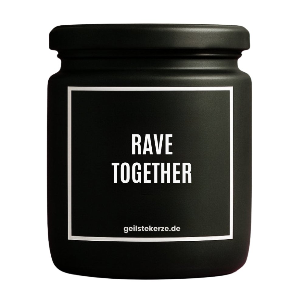 Duftkerze mit Spruch von geilstekerze ist der neue Geschenketrend. Diese witzige Kerze Vegane Bio-Kerze mit Spruch – RAVE TOGETHER brennt mega lange sagenhafte 80 Stunde, hochwertige ätherische Öle schaffen beste Duftverteilung. Mit 1400 lustigen Sprüchen perfekt zum Verschenken. Handgemacht in Deutschland von geilstekerze.de -Die beste Duftkerze die du kaufen kannst.