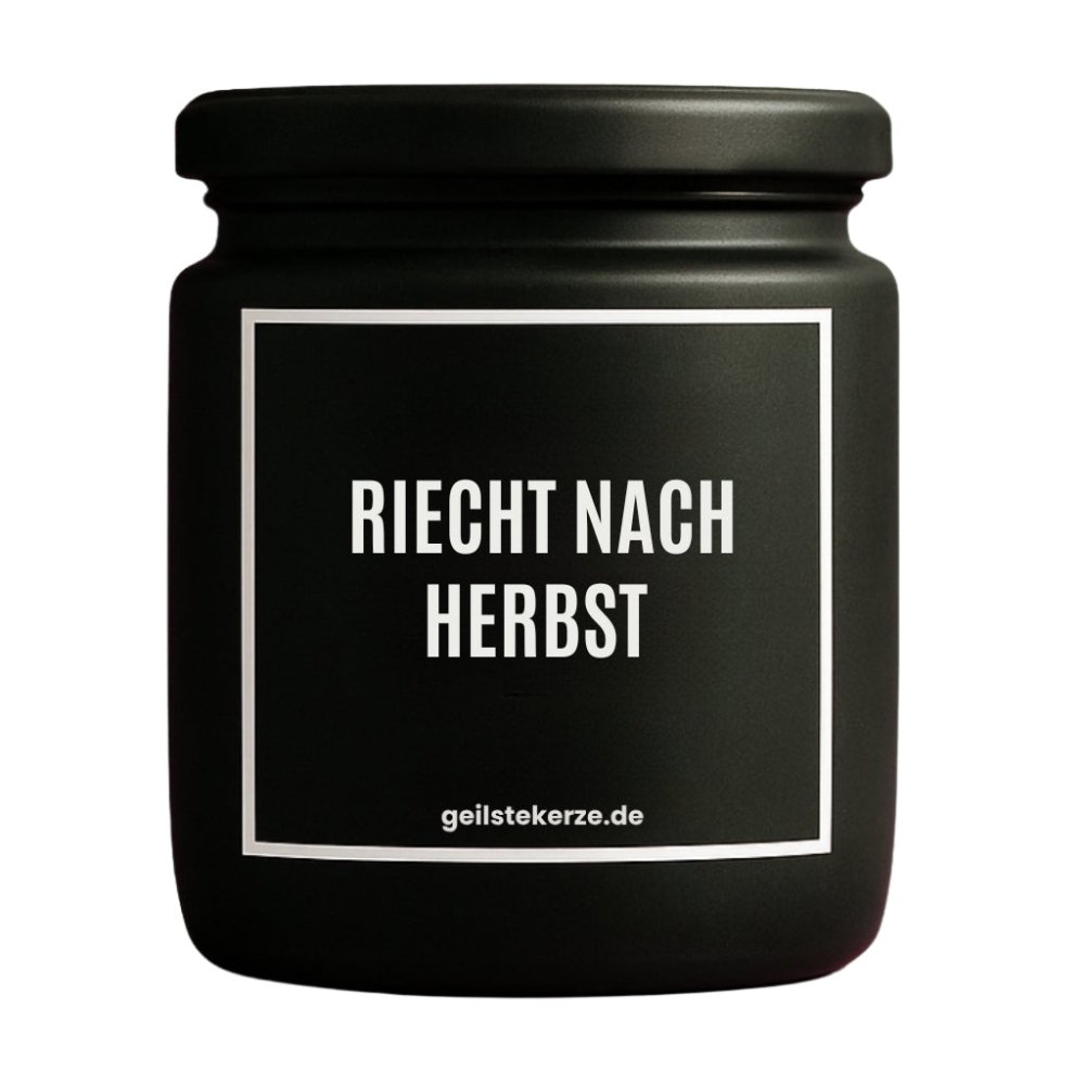 Duftkerze mit Spruch von geilstekerze ist der neue Geschenketrend. Diese witzige Kerze Vegane Bio-Kerze mit Spruch – RIECHT NACH HERBST brennt mega lange sagenhafte 80 Stunde, hochwertige ätherische Öle schaffen beste Duftverteilung. Mit 1400 lustigen Sprüchen perfekt zum Verschenken. Handgemacht in Deutschland von geilstekerze.de -Die beste Duftkerze die du kaufen kannst.