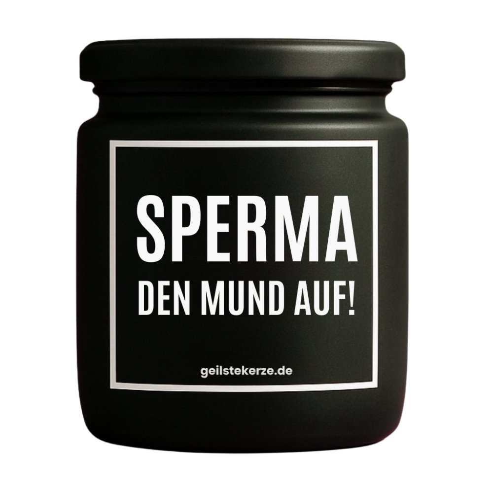Duftkerze mit Spruch von geilstekerze ist der neue Geschenketrend. Diese witzige Kerze Vegane Bio-Kerze mit Spruch – SPERMA DEN MUND AUF! brennt mega lange sagenhafte 80 Stunde, hochwertige ätherische Öle schaffen beste Duftverteilung. Mit 1400 lustigen Sprüchen perfekt zum Verschenken. Handgemacht in Deutschland von geilstekerze.de -Die beste Duftkerze die du kaufen kannst.