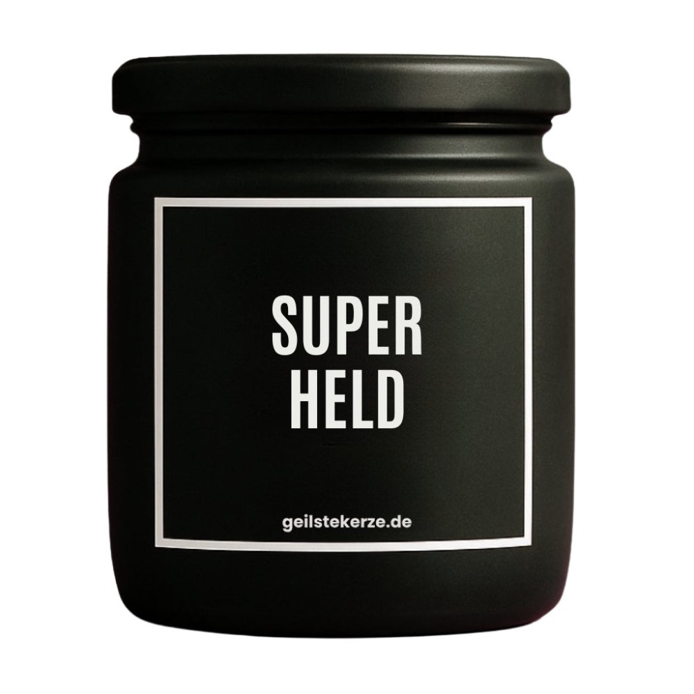 Duftkerze mit Spruch von geilstekerze ist der neue Geschenketrend. Diese witzige Kerze Vegane Bio-Kerze mit Spruch – SUPERHELD brennt mega lange sagenhafte 80 Stunde, hochwertige ätherische Öle schaffen beste Duftverteilung. Mit 1400 lustigen Sprüchen perfekt zum Verschenken. Handgemacht in Deutschland von geilstekerze.de -Die beste Duftkerze die du kaufen kannst.