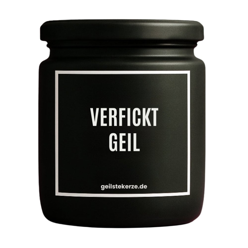 Duftkerze mit Spruch von geilstekerze ist der neue Geschenketrend. Diese witzige Kerze Vegane Bio-Kerze mit Spruch – VERFICKT GEIL brennt mega lange sagenhafte 80 Stunde, hochwertige ätherische Öle schaffen beste Duftverteilung. Mit 1400 lustigen Sprüchen perfekt zum Verschenken. Handgemacht in Deutschland von geilstekerze.de -Die beste Duftkerze die du kaufen kannst.