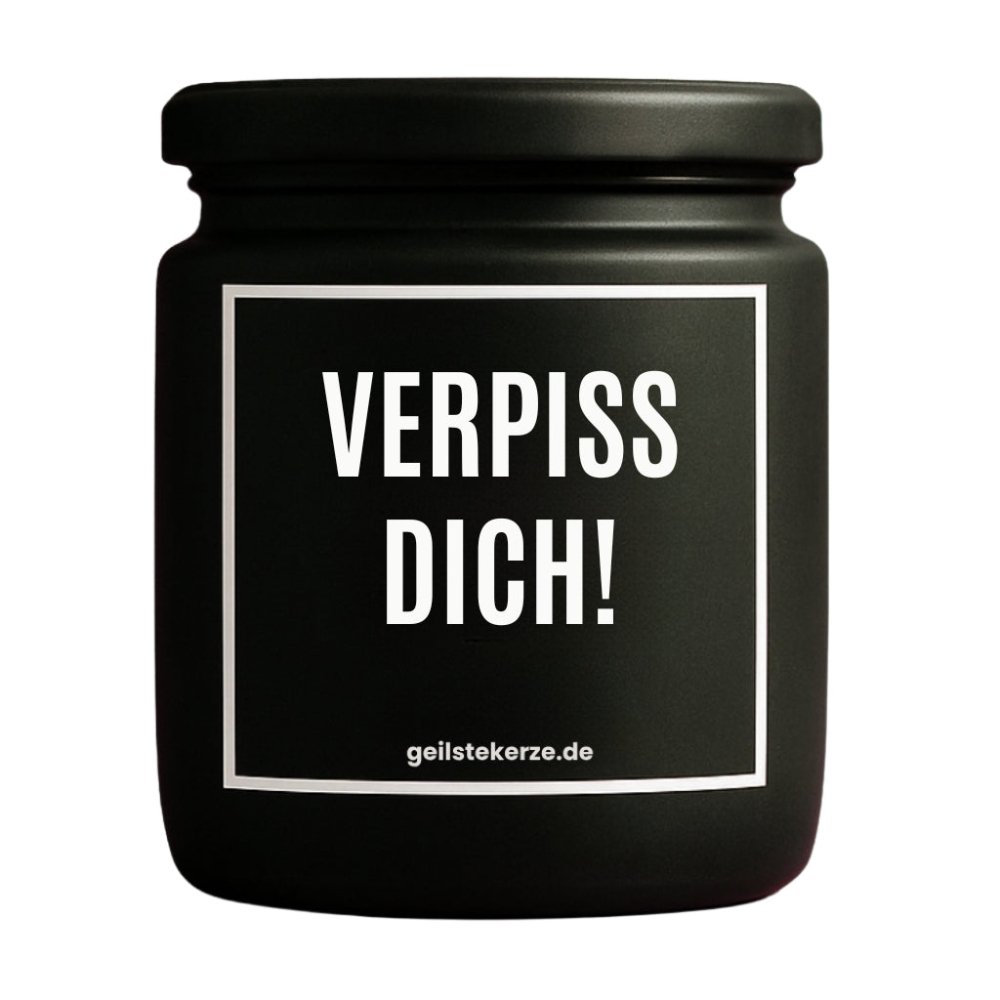 Duftkerze mit Spruch von geilstekerze ist der neue Geschenketrend. Diese witzige Kerze Vegane Bio-Kerze mit Spruch – VERPISS DICH! brennt mega lange sagenhafte 80 Stunde, hochwertige ätherische Öle schaffen beste Duftverteilung. Mit 1400 lustigen Sprüchen perfekt zum Verschenken. Handgemacht in Deutschland von geilstekerze.de -Die beste Duftkerze die du kaufen kannst.