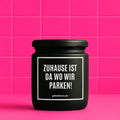 Vegane Bio-Kerze mit Spruch – ZUHAUSE IST DA WO WIR PARKEN!