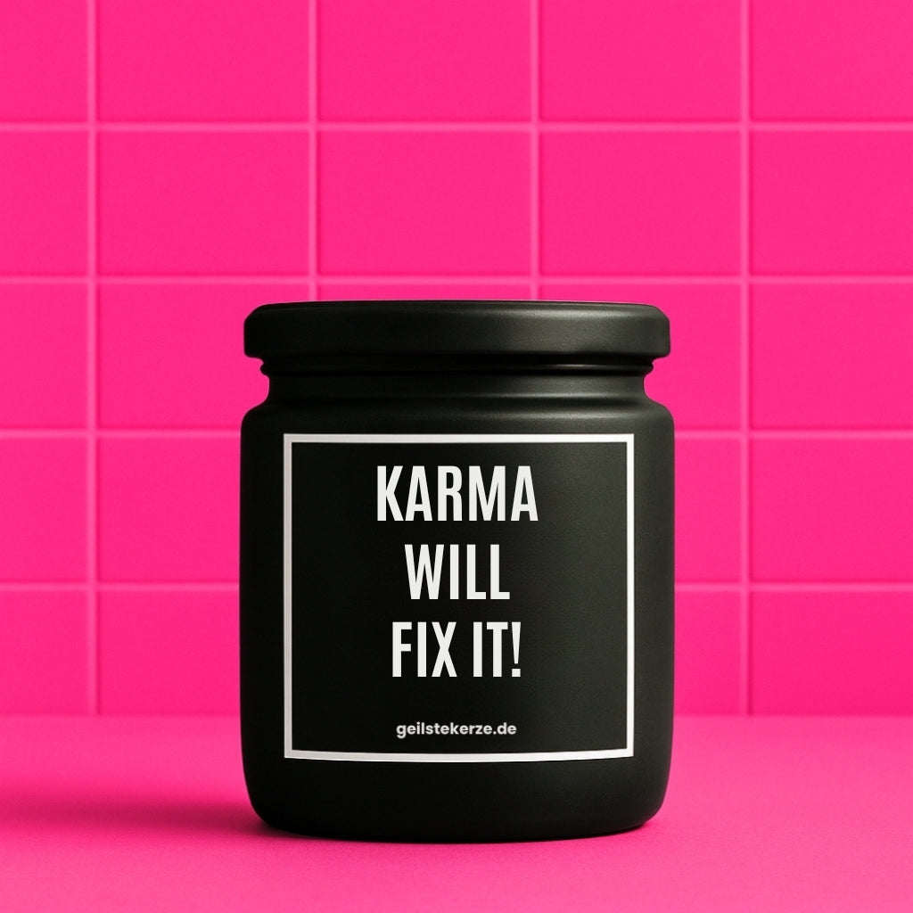 Erste von künstlicher Intelligenz kreierte Vegane Bio-Kerze mit Spruch – KARMA WILL FIX IT! Mega lange Brenndauer von 80 Stunde, hochwertige ätherische Öle schaffen beste Duftverteilung. Mit 1400 lustigen Sprüchen perfekt zum Verschenken. Handgemacht in Deutschland von geilstekerze.de -Die beste Duftkerze die du kaufen kannst.