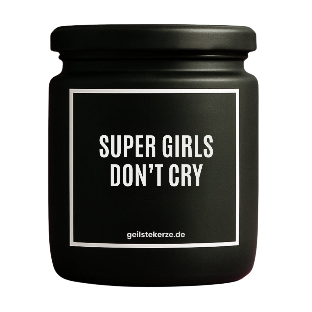 Erste von künstlicher Intelligenz kreierte Vegane Bio-Kerze mit Spruch – SUPER GIRLS DON‘T CRY Mega lange Brenndauer von 80 Stunde, hochwertige ätherische Öle schaffen beste Duftverteilung. Mit 1400 lustigen Sprüchen perfekt zum Verschenken. Handgemacht in Deutschland von geilstekerze.de -Die beste Duftkerze die du kaufen kannst.