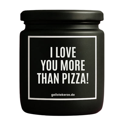 Erste von künstlicher Intelligenz kreierte Vegane Bio-Kerze mit Spruch – I LOVE YOU MORE THAN PIZZA! Mega lange Brenndauer von 80 Stunde, hochwertige ätherische Öle schaffen beste Duftverteilung. Mit 1400 lustigen Sprüchen perfekt zum Verschenken. Handgemacht in Deutschland von geilstekerze.de -Die beste Duftkerze die du kaufen kannst.