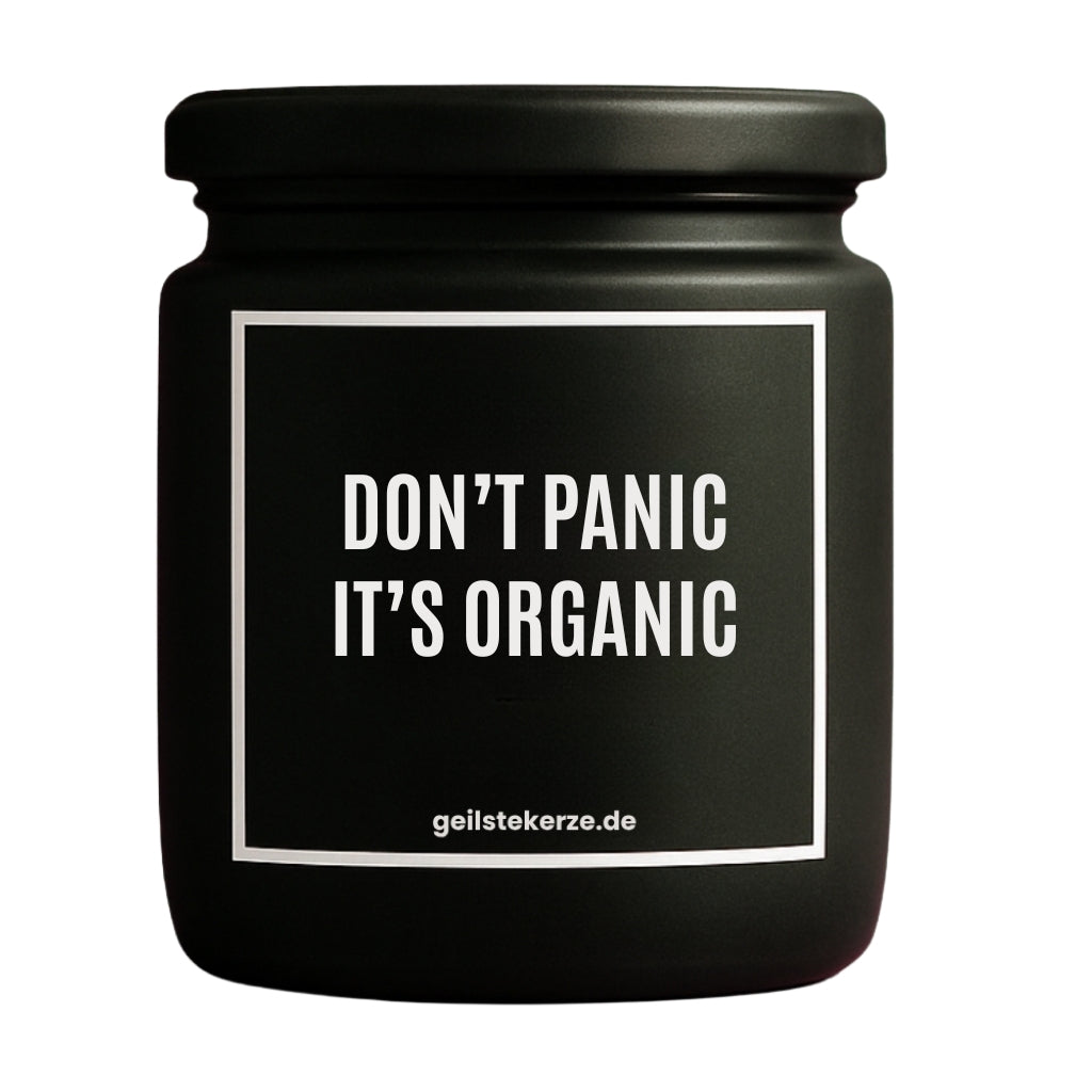 Erste von künstlicher Intelligenz kreierte Vegane Bio-Kerze mit Spruch – DON‘T PANIC IT‘S ORGANIC Mega lange Brenndauer von 80 Stunde, hochwertige ätherische Öle schaffen beste Duftverteilung. Mit 1400 lustigen Sprüchen perfekt zum Verschenken. Handgemacht in Deutschland von geilstekerze.de -Die beste Duftkerze die du kaufen kannst.