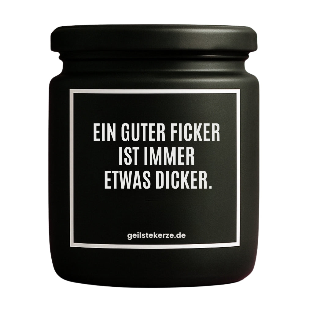Erste von künstlicher Intelligenz kreierte Vegane Bio-Kerze mit Spruch – EIN GUTER FICKER IST IMMER ETWAS DICKER. Mega lange Brenndauer von 80 Stunde, hochwertige ätherische Öle schaffen beste Duftverteilung. Mit 1400 lustigen Sprüchen perfekt zum Verschenken. Handgemacht in Deutschland von geilstekerze.de -Die beste Duftkerze die du kaufen kannst.