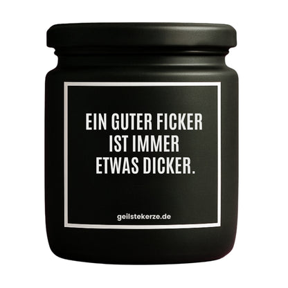 Erste von künstlicher Intelligenz kreierte Vegane Bio-Kerze mit Spruch – EIN GUTER FICKER IST IMMER ETWAS DICKER. Mega lange Brenndauer von 80 Stunde, hochwertige ätherische Öle schaffen beste Duftverteilung. Mit 1400 lustigen Sprüchen perfekt zum Verschenken. Handgemacht in Deutschland von geilstekerze.de -Die beste Duftkerze die du kaufen kannst.