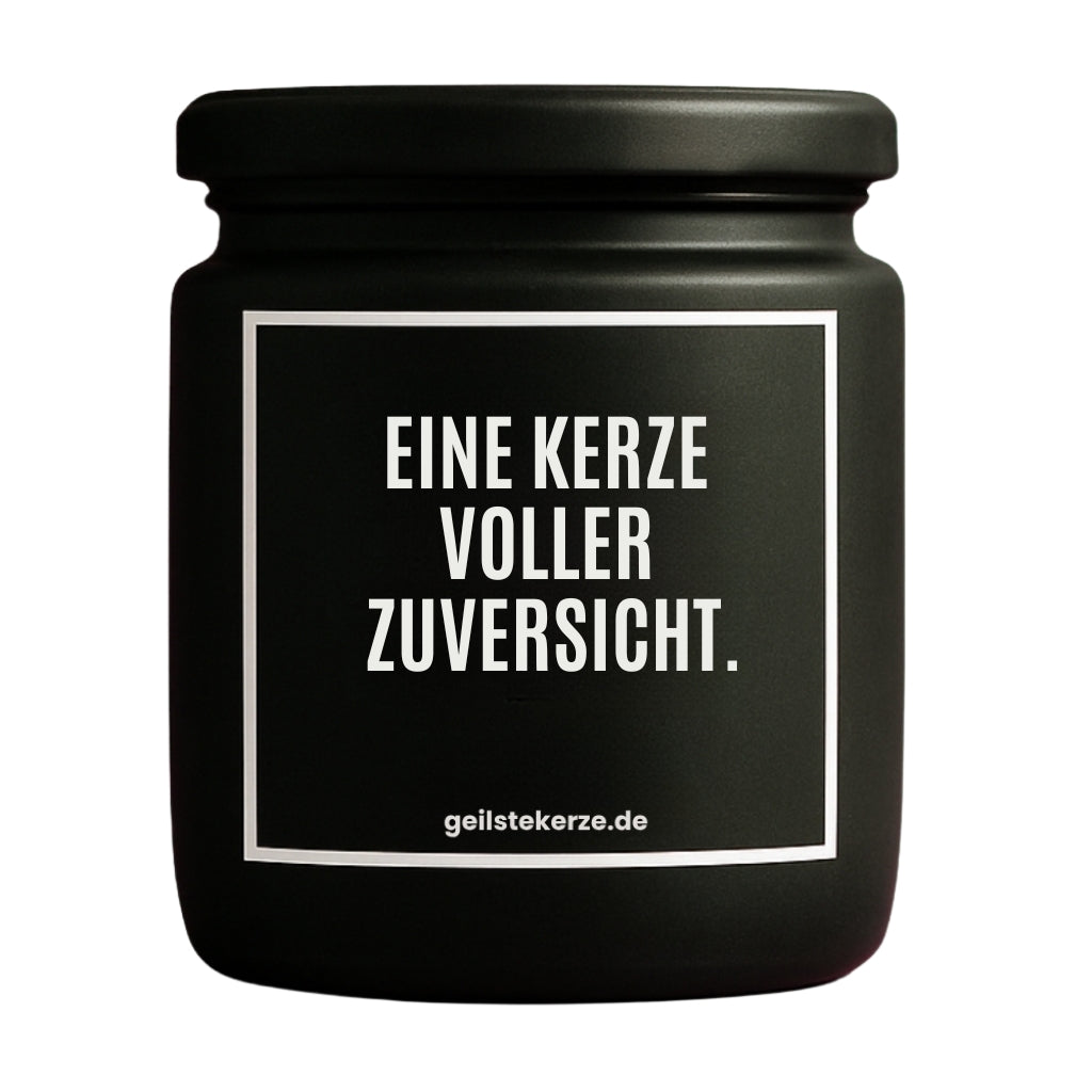 Erste von künstlicher Intelligenz kreierte Vegane Bio-Kerze mit Spruch – EINE KERZE VOLLER ZUVERSICHT. Mega lange Brenndauer von 80 Stunde, hochwertige ätherische Öle schaffen beste Duftverteilung. Mit 1400 lustigen Sprüchen perfekt zum Verschenken. Handgemacht in Deutschland von geilstekerze.de -Die beste Duftkerze die du kaufen kannst.