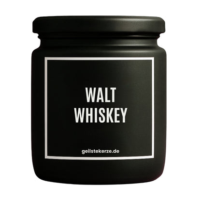 Duftkerze mit Spruch von geilstekerze ist der neue Geschenketrend. Diese witzige Kerze Vegane Bio-Kerze mit Spruch – WALT WHISKEY brennt mega lange sagenhafte 80 Stunde, hochwertige ätherische Öle schaffen beste Duftverteilung. Mit 1400 lustigen Sprüchen perfekt zum Verschenken. Handgemacht in Deutschland von geilstekerze.de -Die beste Duftkerze die du kaufen kannst.