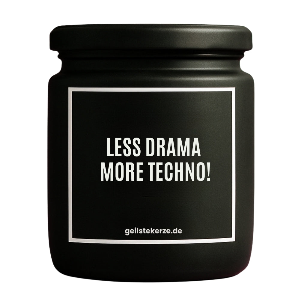 Erste von künstlicher Intelligenz kreierte Vegane Bio-Kerze mit Spruch – LESS DRAMA MORE TECHNO! Mega lange Brenndauer von 80 Stunde, hochwertige ätherische Öle schaffen beste Duftverteilung. Mit 1400 lustigen Sprüchen perfekt zum Verschenken. Handgemacht in Deutschland von geilstekerze.de -Die beste Duftkerze die du kaufen kannst.