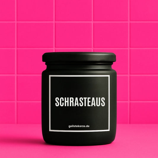 Erste von künstlicher Intelligenz kreierte Vegane Bio-Kerze mit Spruch – SCHRASTEAUS Mega lange Brenndauer von 80 Stunde, hochwertige ätherische Öle schaffen beste Duftverteilung. Mit 1400 lustigen Sprüchen perfekt zum Verschenken. Handgemacht in Deutschland von geilstekerze.de -Die beste Duftkerze die du kaufen kannst.