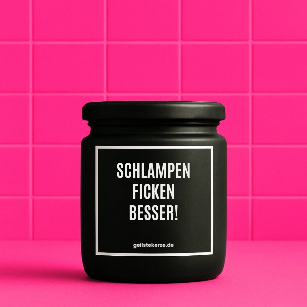 Erste von künstlicher Intelligenz kreierte Vegane Bio-Kerze mit Spruch – SCHLAMPEN FICKEN BESSER! Mega lange Brenndauer von 80 Stunde, hochwertige ätherische Öle schaffen beste Duftverteilung. Mit 1400 lustigen Sprüchen perfekt zum Verschenken. Handgemacht in Deutschland von geilstekerze.de -Die beste Duftkerze die du kaufen kannst.