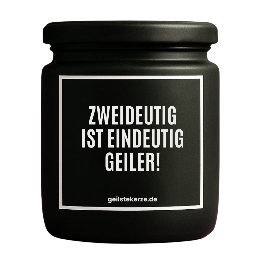 Erste von künstlicher Intelligenz kreierte Vegane Bio-Kerze mit Spruch – ZWEIDEUTIG IST EINDEUTIG GEILER! Mega lange Brenndauer von 80 Stunde, hochwertige ätherische Öle schaffen beste Duftverteilung. Mit 1400 lustigen Sprüchen perfekt zum Verschenken. Handgemacht in Deutschland von geilstekerze.de -Die beste Duftkerze die du kaufen kannst.