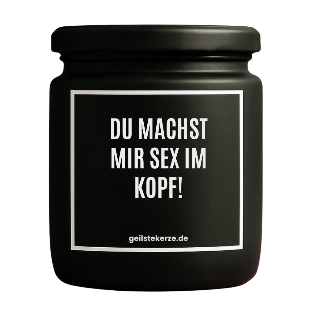Duftkerze mit Spruch von geilstekerze ist der neue Geschenketrend. Diese witzige Kerze Vegane Bio-Kerze mit Spruch – DU MACHST MIR SEX IM KOPF! brennt mega lange sagenhafte 80 Stunde, hochwertige ätherische Öle schaffen beste Duftverteilung. Mit 1400 lustigen Sprüchen perfekt zum Verschenken. Handgemacht in Deutschland von geilstekerze.de -Die beste Duftkerze die du kaufen kannst.