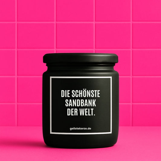 Duftkerze mit Spruch von geilstekerze ist der neue Geschenketrend. Diese witzige Kerze Vegane Bio-Kerze mit Spruch – DIE SCHÖNSTE SANDBANK DER WELT. brennt mega lange sagenhafte 80 Stunde, hochwertige ätherische Öle schaffen beste Duftverteilung. Mit 1400 lustigen Sprüchen perfekt zum Verschenken. Handgemacht in Deutschland von geilstekerze.de -Die beste Duftkerze die du kaufen kannst.