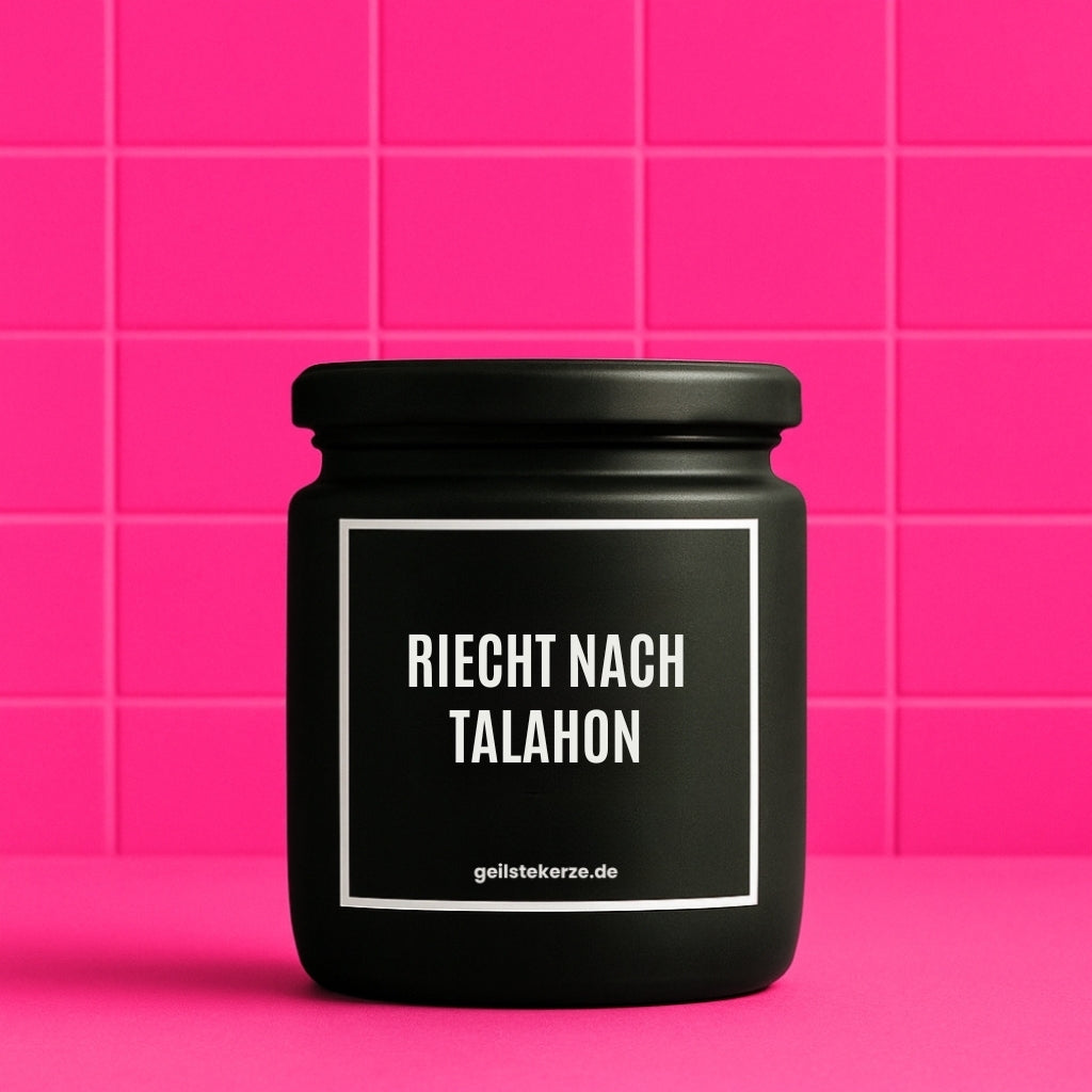 Erste von künstlicher Intelligenz kreierte Vegane Bio-Kerze mit Spruch – RIECHT NACH TALAHON Mega lange Brenndauer von 80 Stunde, hochwertige ätherische Öle schaffen beste Duftverteilung. Mit 1400 lustigen Sprüchen perfekt zum Verschenken. Handgemacht in Deutschland von geilstekerze.de -Die beste Duftkerze die du kaufen kannst.
