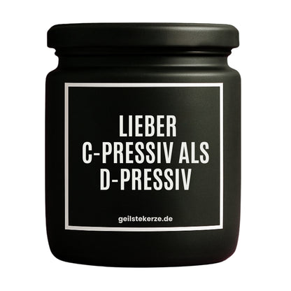 Duftkerze mit Spruch von geilstekerze ist der neue Geschenketrend. Diese witzige Kerze Vegane Bio-Kerze mit Spruch – LIEBER C-PRESSIV ALS D-PRESSIV brennt mega lange sagenhafte 80 Stunde, hochwertige ätherische Öle schaffen beste Duftverteilung. Mit 1400 lustigen Sprüchen perfekt zum Verschenken. Handgemacht in Deutschland von geilstekerze.de -Die beste Duftkerze die du kaufen kannst.