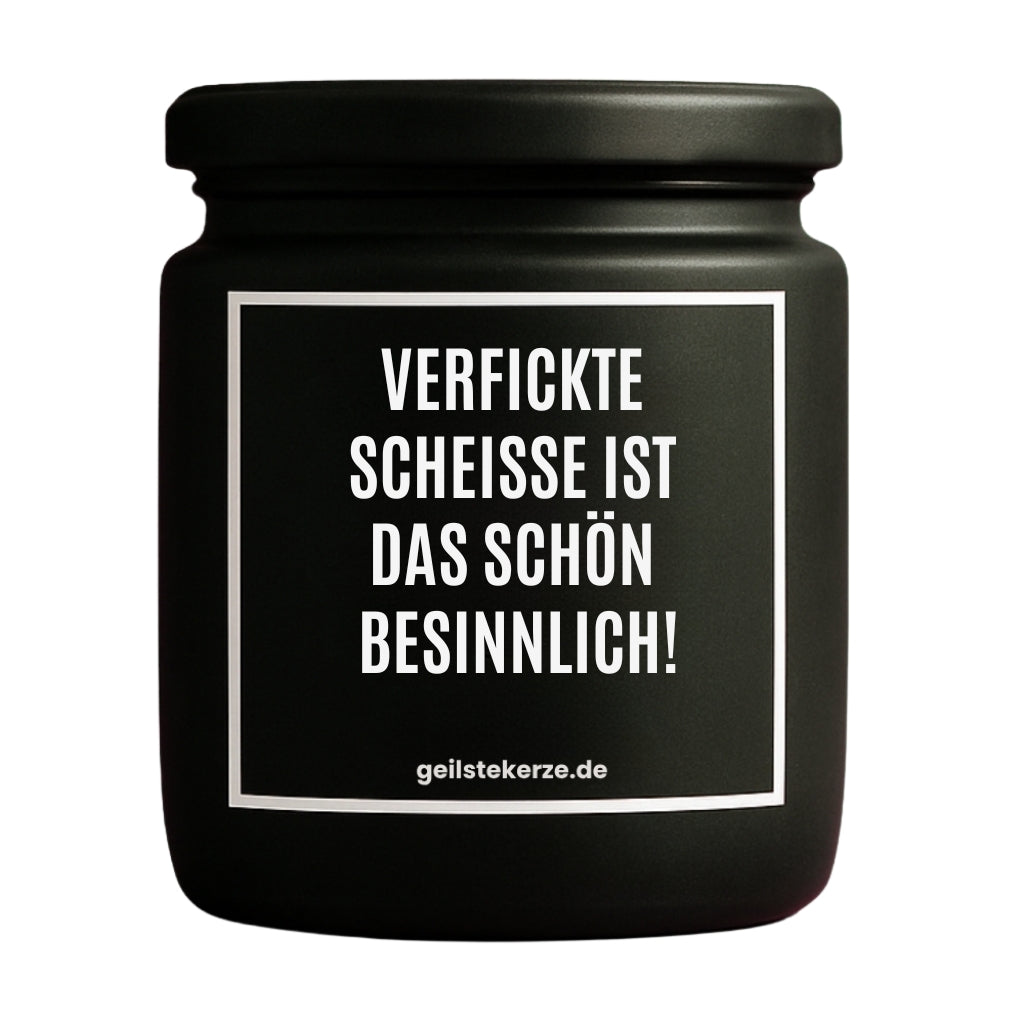 Erste von künstlicher Intelligenz kreierte Vegane Bio-Kerze mit Spruch – VERFICKTE SCHEISSE IST DAS SCHÖN BESINNLICH! Mega lange Brenndauer von 80 Stunde, hochwertige ätherische Öle schaffen beste Duftverteilung. Mit 1400 lustigen Sprüchen perfekt zum Verschenken. Handgemacht in Deutschland von geilstekerze.de -Die beste Duftkerze die du kaufen kannst.